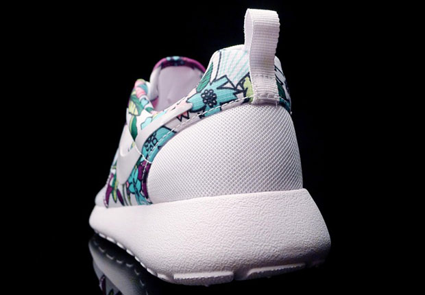 Nike Roshe Run Bold Berry Print Floral 3