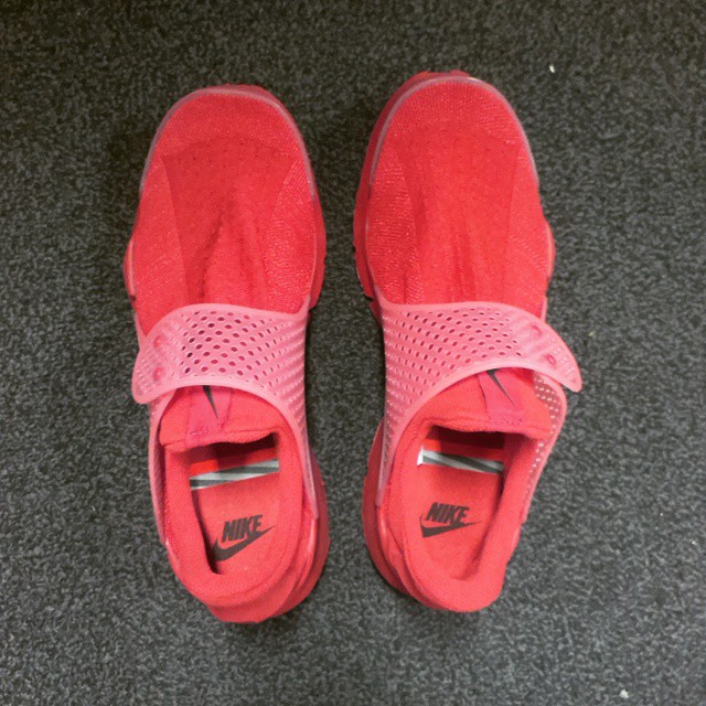 nike-sock-dart-going-all-red