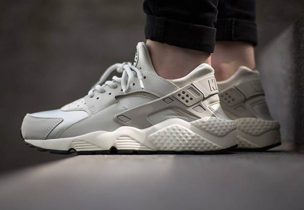 Nike Women's Air Huarache "Light Bone"