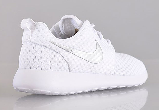 Nike Women’s Roshe Run Breeze – White – Metallic Silver