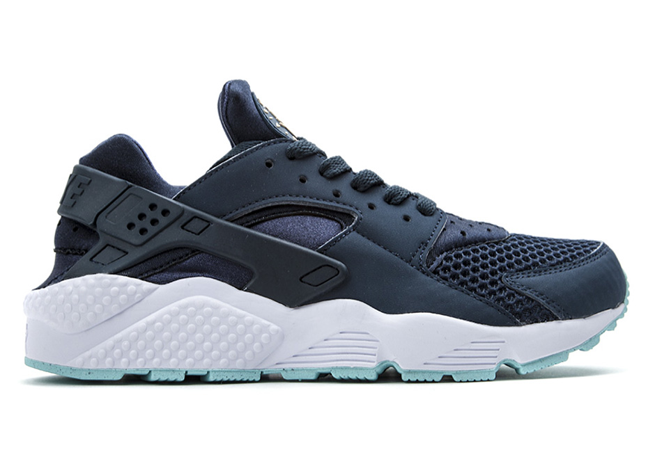 Nike Air Huarache Armory Navy Detailed Look 2