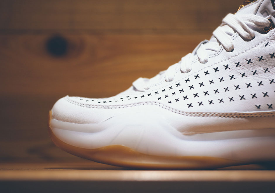 Kobe 10 Ext White Gum Release 15