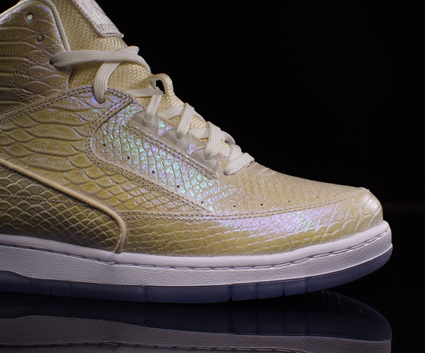 nike-air-python-pearlescent-07