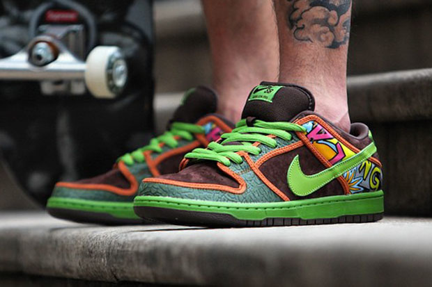 3 Feet High and Rising No More: "De La Soul" Dunks Get Low