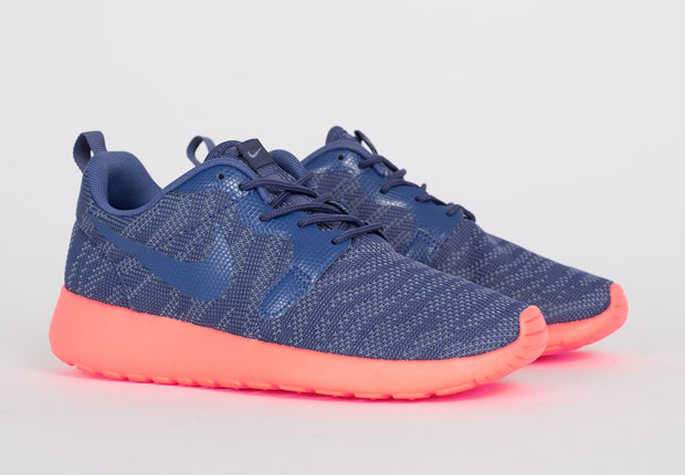 Nike Wmns Rosherun Jcrd Cool Blue Hot Lava 1