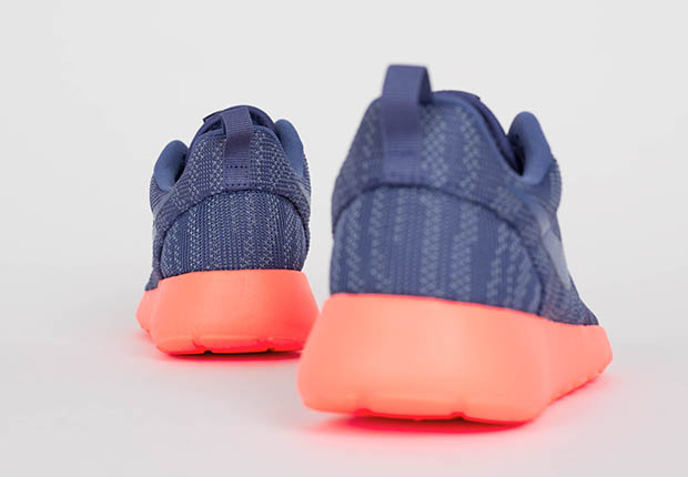 Nike Wmns Rosherun Jcrd Cool Blue Hot Lava 3