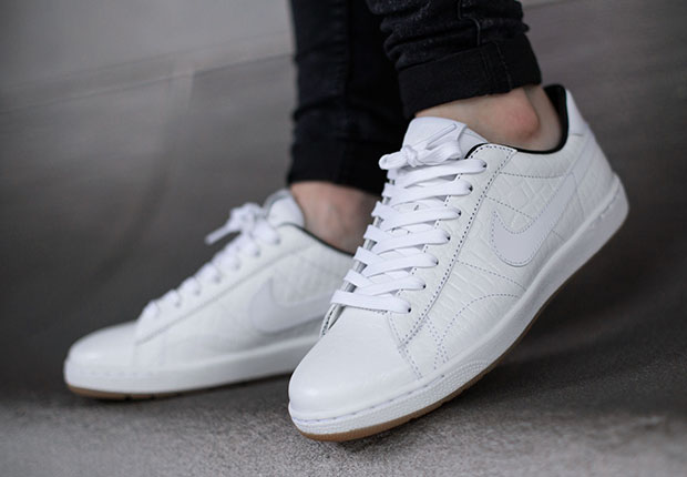 Nike Wmns Tennis Classic Ultra Premium Croc White On Foot 1