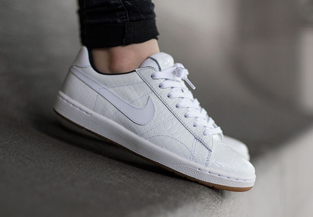 Nike Wmns Tennis Classic Ultra Premium Croc White On Foot 3