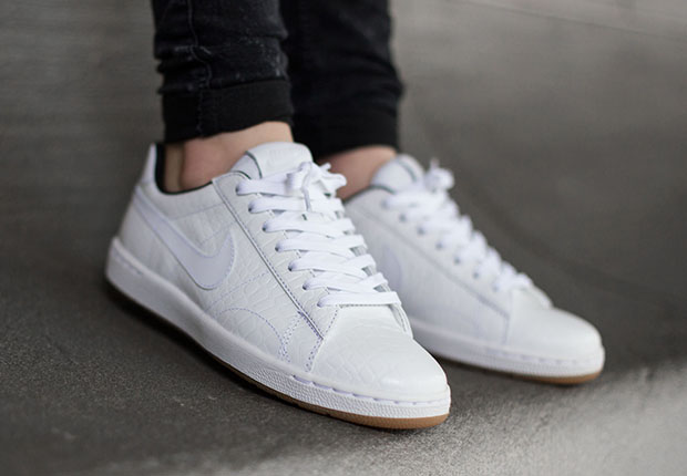 Nike Wmns Tennis Classic Ultra Premium Croc White On Foot 4