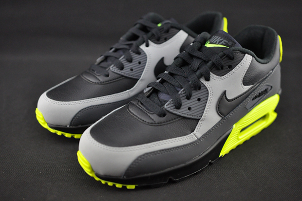 Air Max 90 Steals Neon Colorway 03