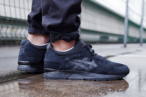 Asics Gel Lyte V Goes All Black 01