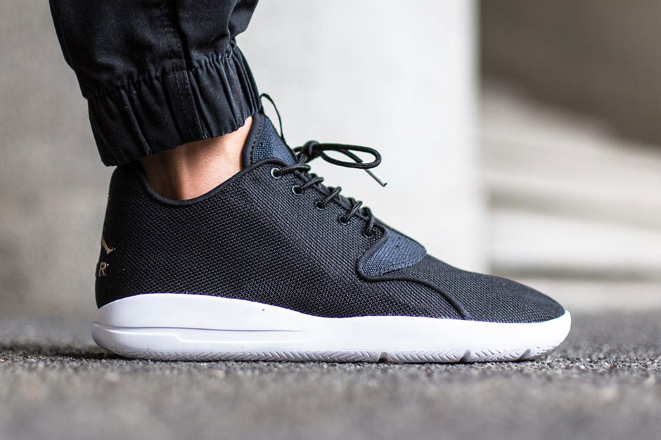 Jordan Eclipse Black Metallic Gold 02