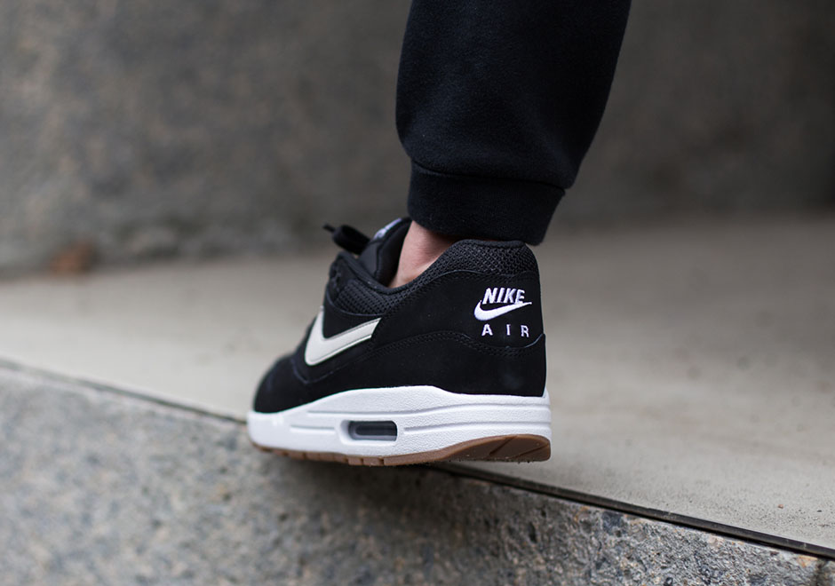 Nike Air Max 90 Essential Black White Gum Sole 3