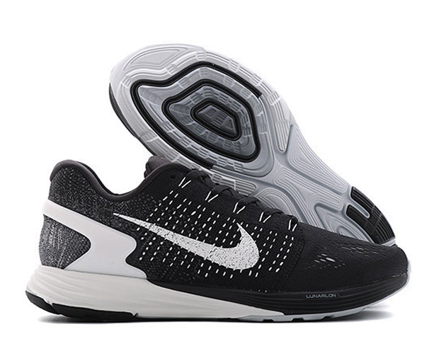 nike-flyknit-lunarglide-7-em-black-white-03