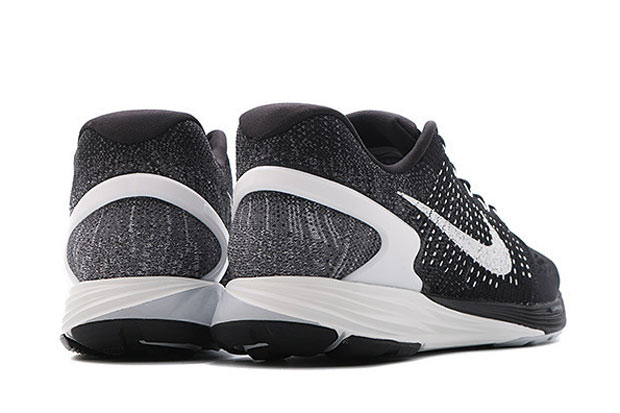 nike-flyknit-lunarglide-7-em-black-white-04