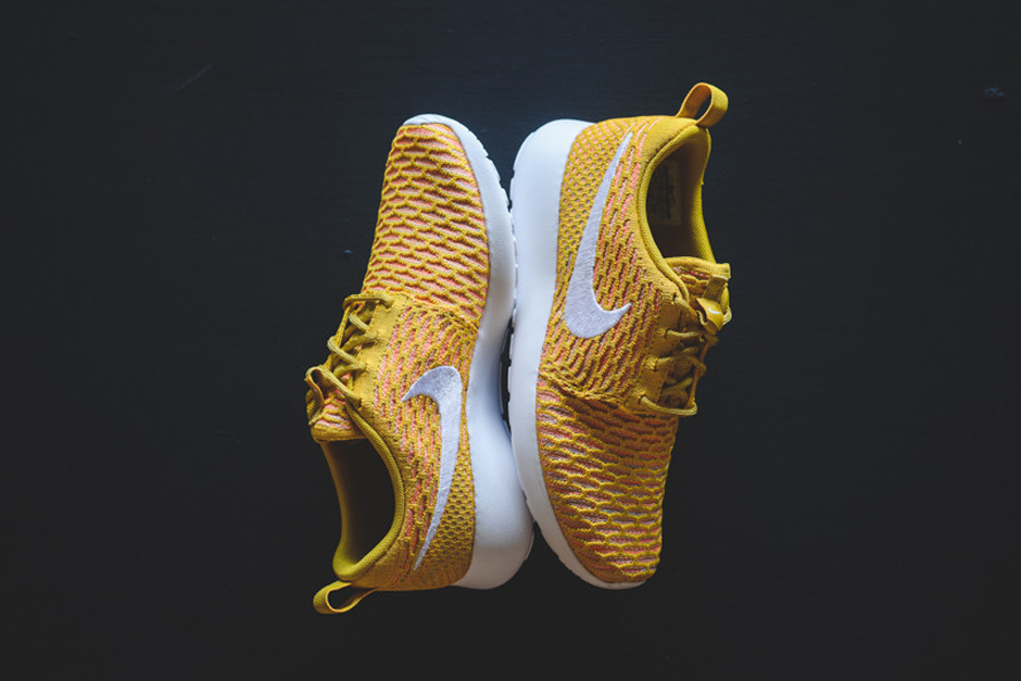 Nike Flyknit Roshe Run Gold Wmns 02