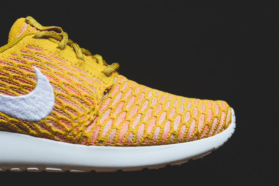 Nike Flyknit Roshe Run Gold Wmns 04