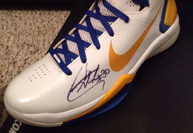 Steph Curry's Nike PE From 2010 Looks A Lot Like The Curry One