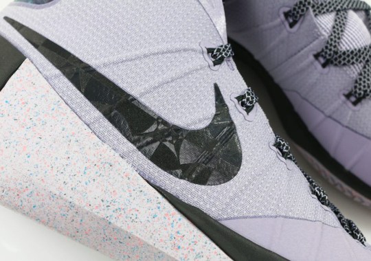 A Detailed Look At The Nike Hyperdunk 2015 “Paris”