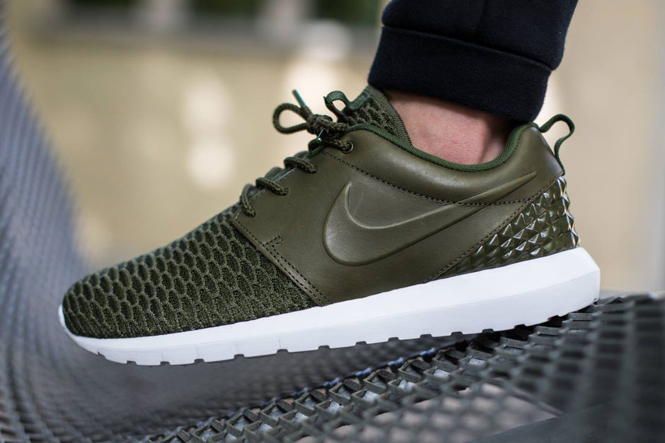 Nike Roshe Run Flyknit Leather Construction 02