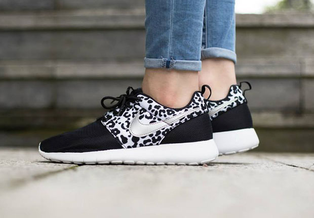 Nike Roshe Run Print Cheetah Black Metlallic Silver 2