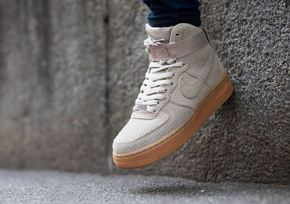Nike Wmns Air Force 1 High Suede String Gum 3