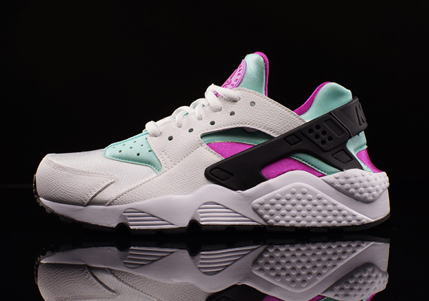 Nike Wmns Air Huarache Fuchsia Flash 02