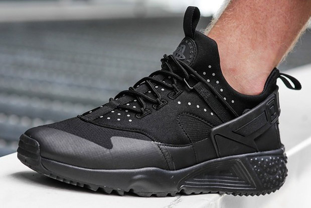 new-nike-huarache-model-in-black-3m