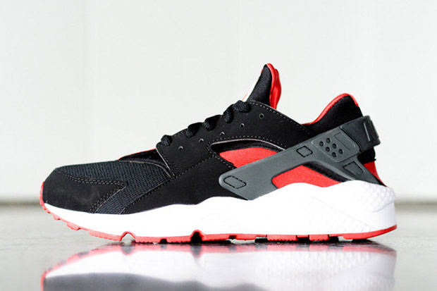 Nike Air Huarache Black Red Chicago 02