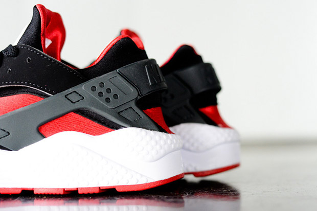 Nike Air Huarache Black Red Chicago 06