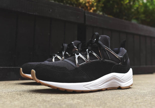 Nike Air Huarache Light "Black/Gum" Releasing Again