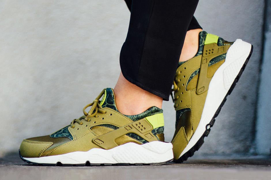 Nike Air Huarache Snakeskin Militia Green 01