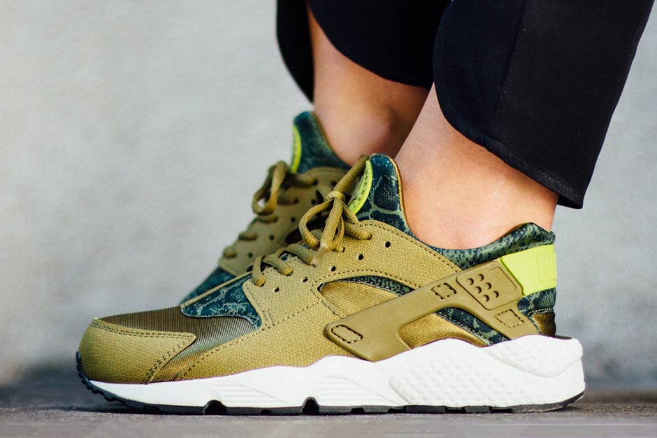 Nike Air Huarache Snakeskin Militia Green 02