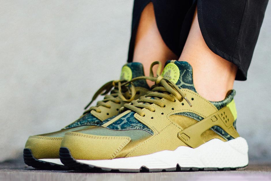 Nike Air Huarache Snakeskin Militia Green 03