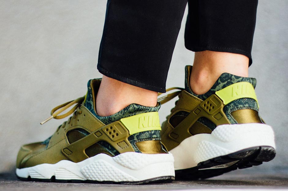 Nike Air Huarache Snakeskin Militia Green 04