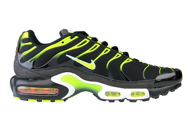 Nike Air Max Plus Black Volt 2