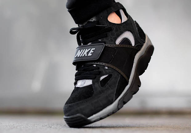 Nike Air Trainer Huarache Black Cool Grey Croc Texture 3