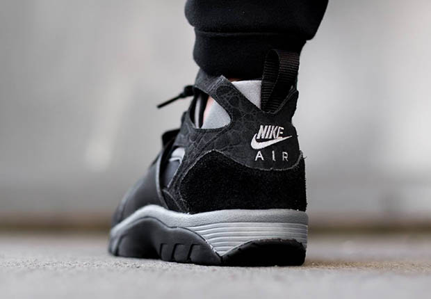 Nike Air Trainer Huarache Black Cool Grey Croc Texture 4