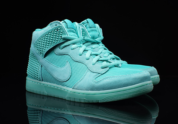 Nike Dunk Cmft Teal Glow Sole 1