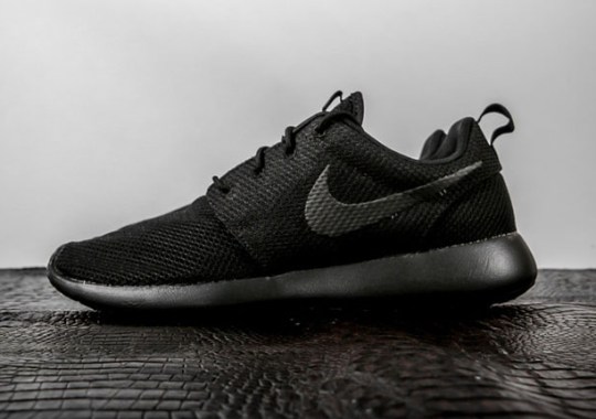 Triple-Black Nike Roshes Are Back