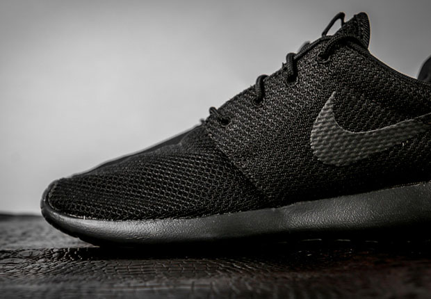 Nike Roshe Run Triple Black 2