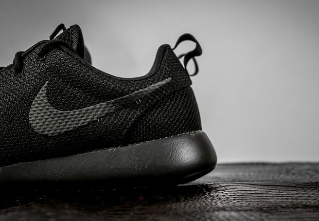 Nike Roshe Run Triple Black 3