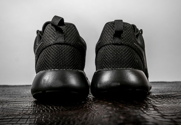 Nike Roshe Run Triple Black 4