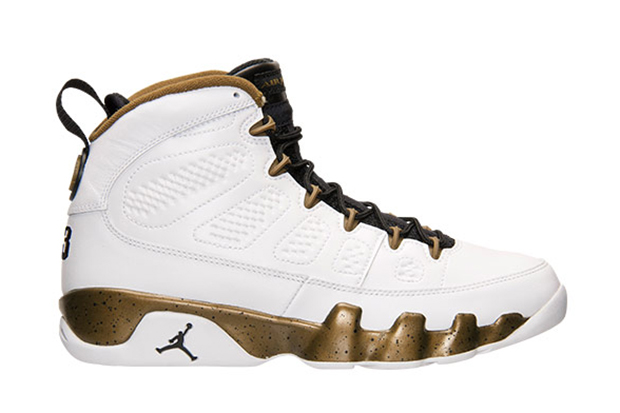 Air Jordan 9 Statue Retail Image Set 01