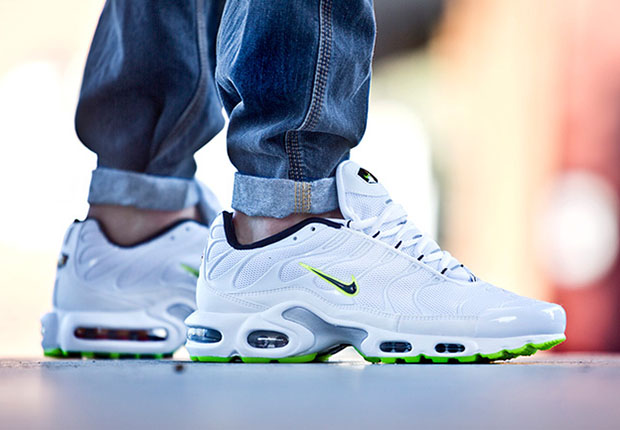 Nike Air Max Plus Eclipse White Volt 1