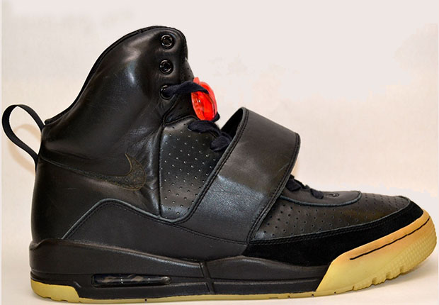 Here's A Look At Kanye West's Nike Air Yeezy He Wore At The 2008 Grammys