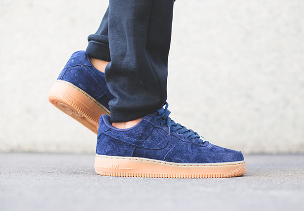 Nike Wmns Air Force 1 Low Suede Midnight Navy Gum 3