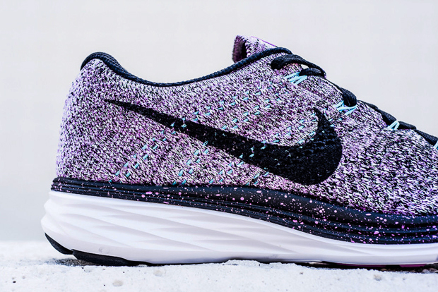 Nike Wmns Flyknit Lunar3 Fuchsia Glow 03