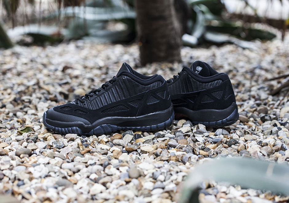 Air Jordan 11 Low Black Red Referee Release Reminder 1