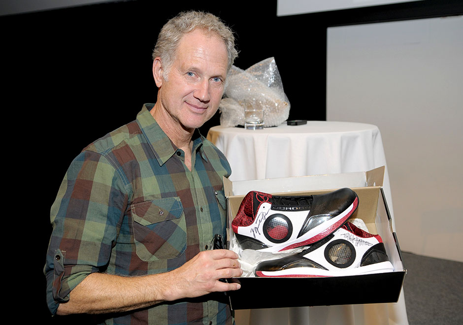 Air Jordan 2010 Ronald Mcdonald House Auction 01